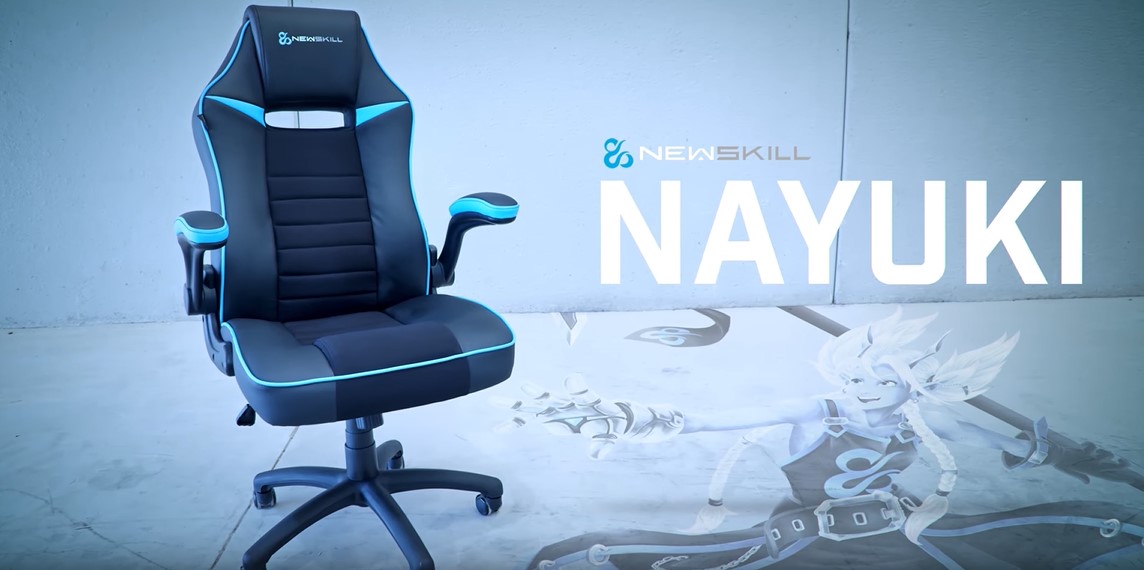 La silla gaming Nayuki junto con su logo
